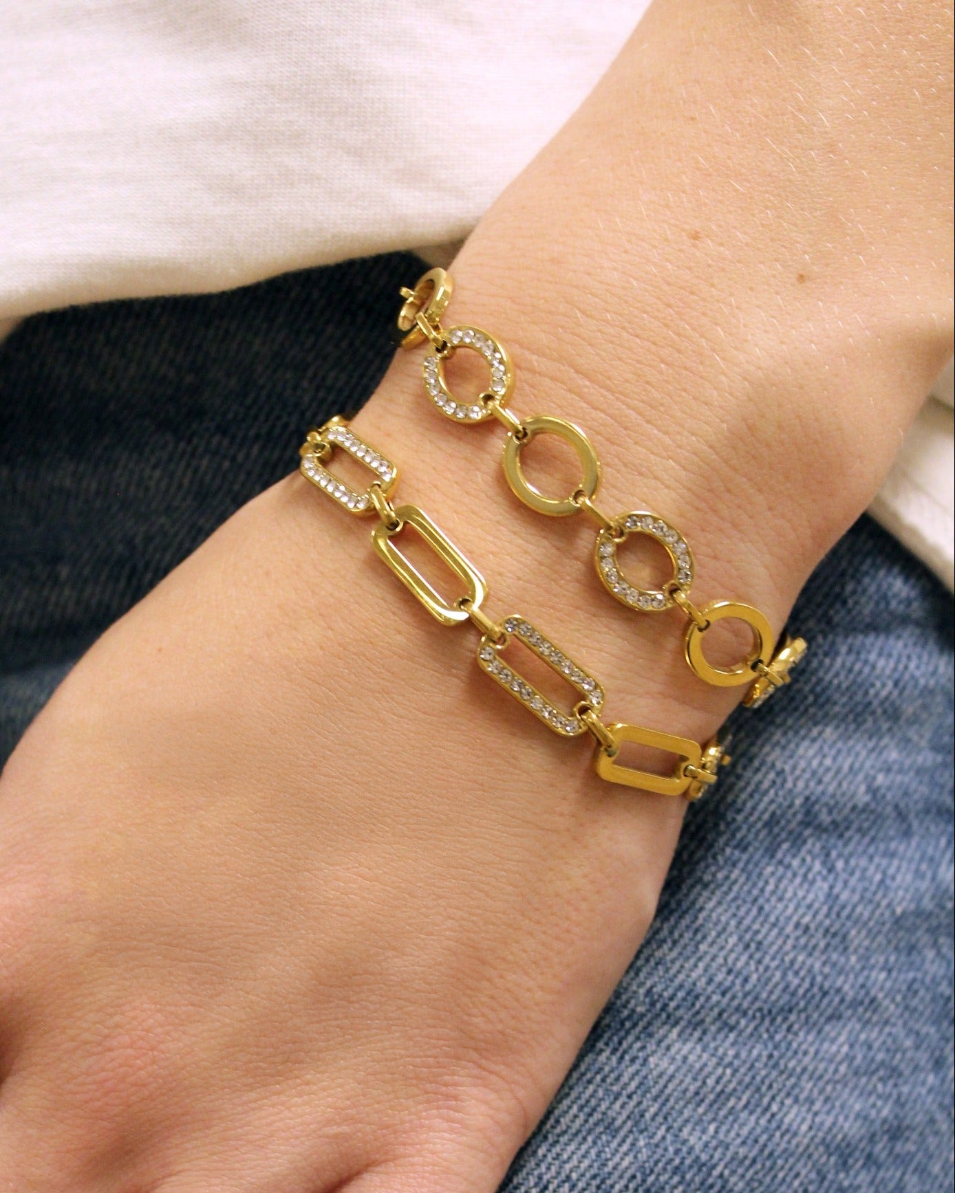 Armband voor vrouwen met glitters en een schakelpatrroon